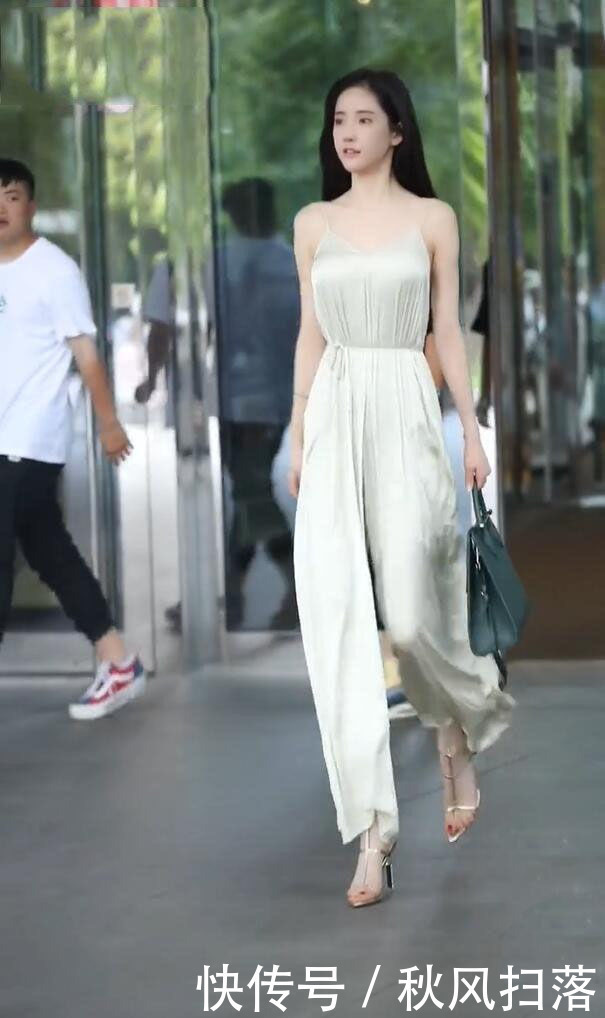 这件|实在不明白,这件“连体裤”到底怎么穿上去的