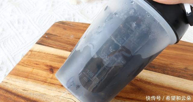 流出|水泡木耳越脏,水里加2,污垢自动流出,1分钟浸泡一盆