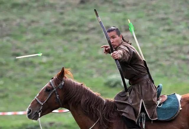 战略|一组游牧民族的知识；内燃机和铁路终结了游牧帝国的战略优势