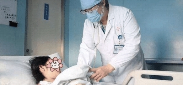 掰开|18岁花季少女被邻居掰开嘴灌一壶开水，邻居解释：你问她妈妈都做了什么