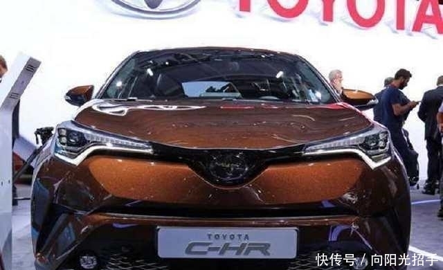 售价|油耗3.7L, 配全景天窗, 丰田黑马SUV来袭, 售价12万很亲民!