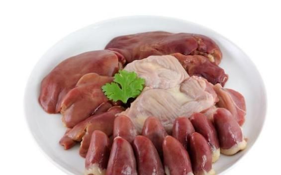  女性|45岁以上要警惕高尿酸痛风来袭，这5类饮食，尽量不要端上桌