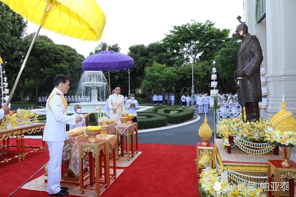 开放|泰国九世王升遐日首次开放先王宝殿膜拜缅怀