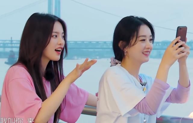 李浩菲|杨超越给李浩菲起外号，当着大家的面喊浩菲，赵丽颖听到笑出声