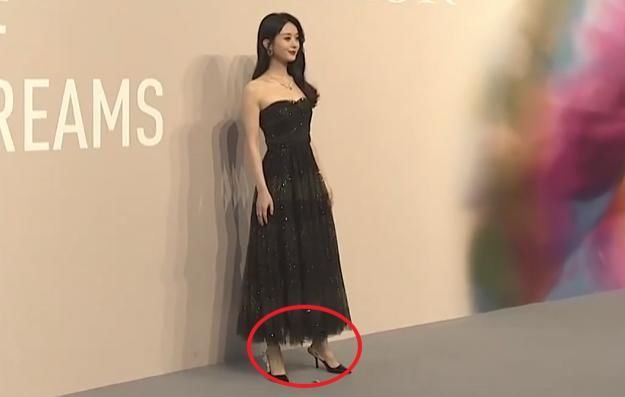  参加|赵丽颖参加活动，工作室却被吐槽不认真，四年了还没解决鞋子问题