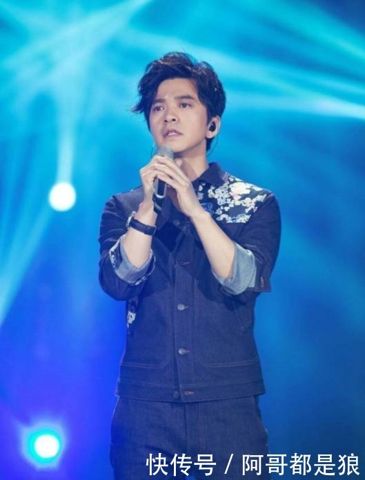  时代|《歌手》58岁腾格尔第二名输给28岁华晨宇，李健17字评价