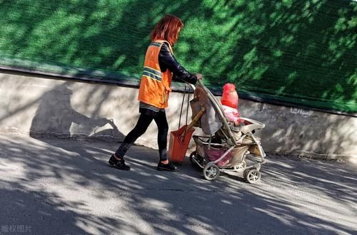 宝宝|宝妈抱着娃坐地铁,全程无人让座,而宝宝的懂事行为被赞有教养