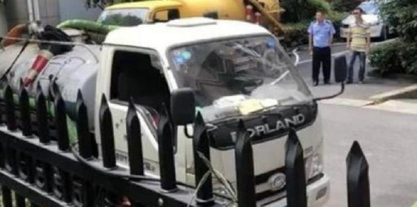 房子|有人连夜搬走,有人争相抢购,便宜200万的房子,你敢买吗?