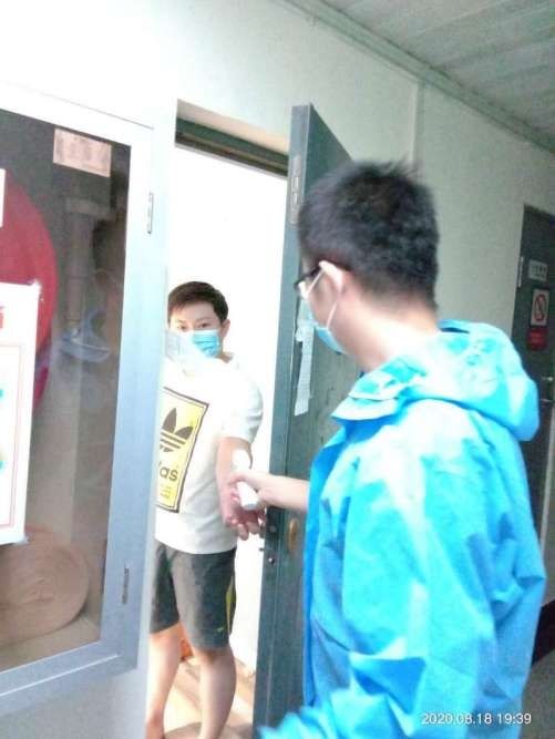 不容|来之不易 不容忘记