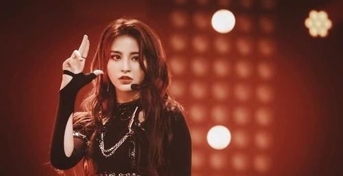  悲情|青你2：四人争一个出道位，陆柯燃逆袭金子涵陪跑，乃万上演悲情戏码