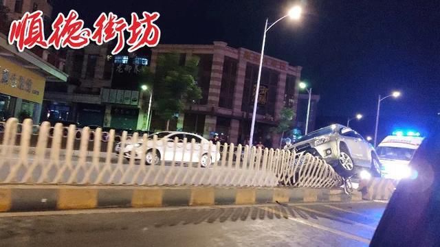  罗定|大良罗定邦中学附近这一幕，实在太尴尬了！点做到噶？