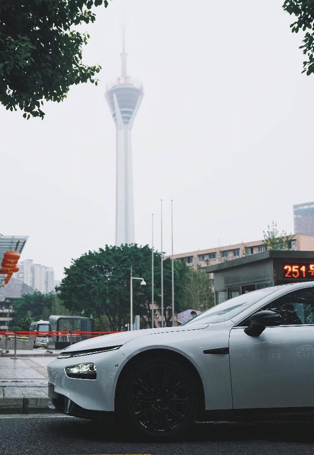  寻味|寻味成都 | 一座来了就不想走的城，一台开了就不想下的车