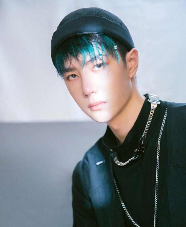  蓝绿色|王一博蓝绿色脏辫！这造型简直不要太街舞！一波王炸！