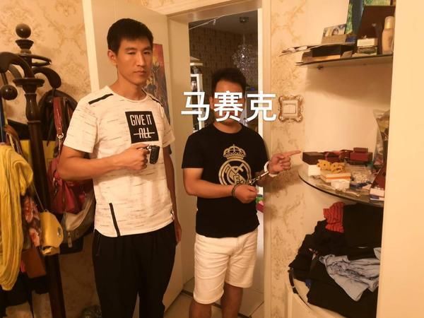 家中|“情有独钟”？男子连续两次到同一居民家中盗窃黄金首饰