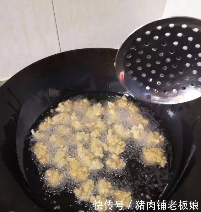  酸甜|菠萝酸甜肉：一道色香味俱全的酸甜佳肴！