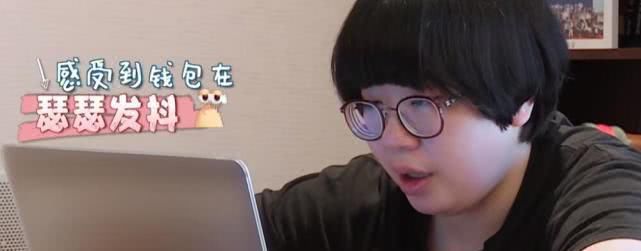  每人|女星开炸鸡店一天赚2百，员工餐每人95元，郑爽聪明让表姐当店长