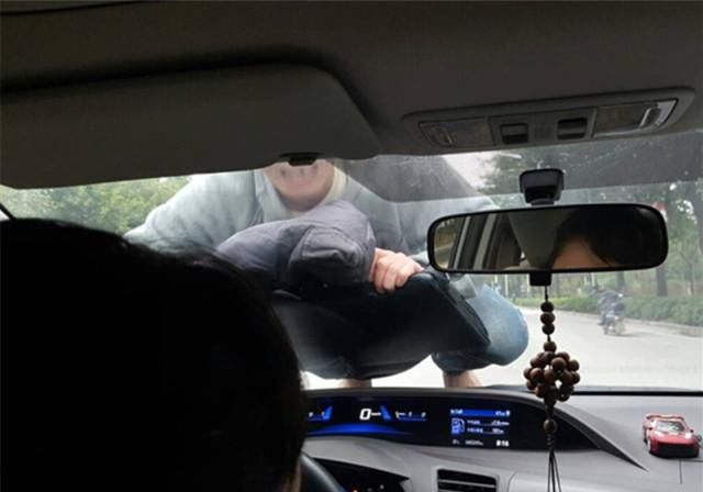  特定|碰瓷党也会针对特定人群？老司机：有行规，这3类车他们不碰！