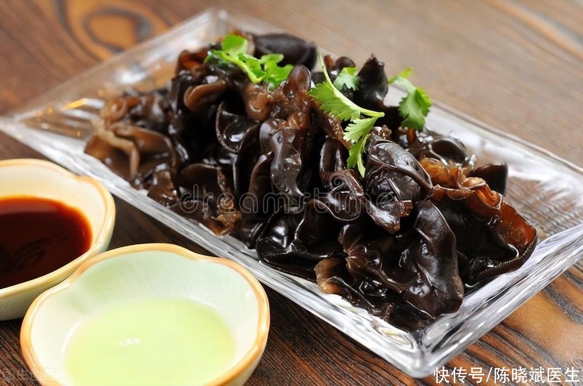 核桃是血管天然清道夫(核桃是“天然防栓药”？不止核桃，这5种食物跟着吃，血管更干净)