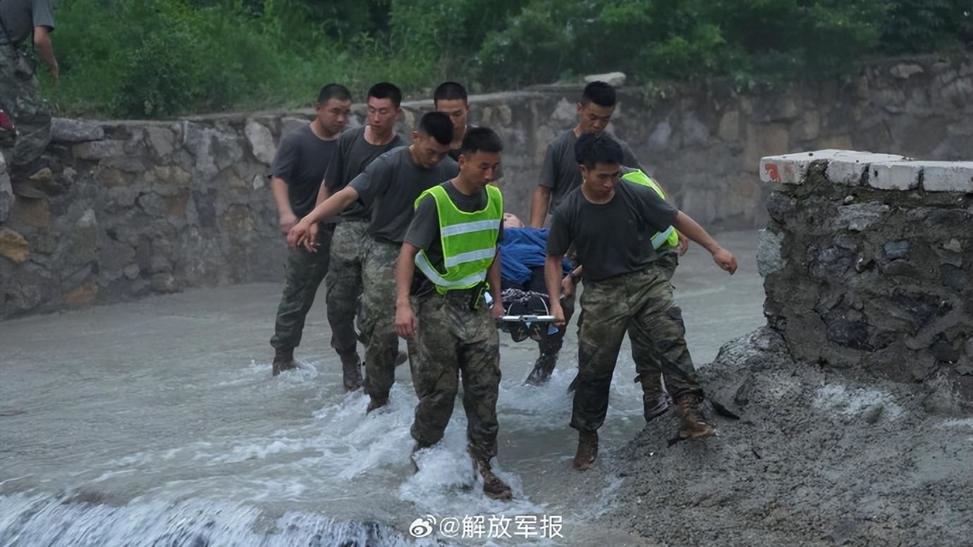 灾后重建，子弟兵在行动