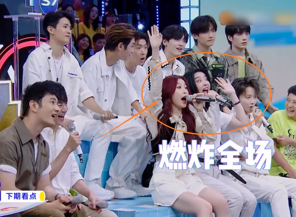  THE9|THE9作客《快本》，虞书欣帮黄晓明采耳，刘雨昕为海涛穿裙子