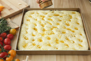 愉悦|超快手意式佛卡夏面包，外酥内软让人一下子就心情愉悦、胃口大开