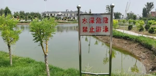  海边|痛心！8个男生高考完去海边玩，1人被浪卷走失踪