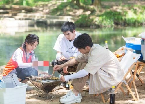  王一博|《以家人之名》三兄妹野外露营欢乐多，王一博他们是一群憨憨吗