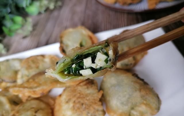  韭菜|扁豆这样吃太美味了，搭配韭菜和豆腐，炸一盘香喷喷的扁豆盒子