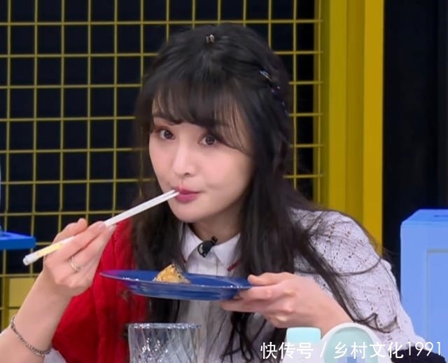  松饼|郑爽节目里尝松饼，谁注意她吃多少？真不给厨师面子