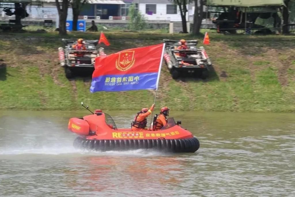  收下|【超燃】这组防汛图请收下！