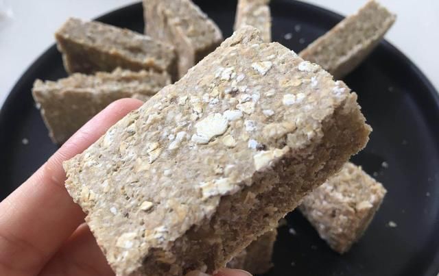  即食燕麦片|自制燕麦饼干，低卡低热量，饱腹感强，简单又好吃