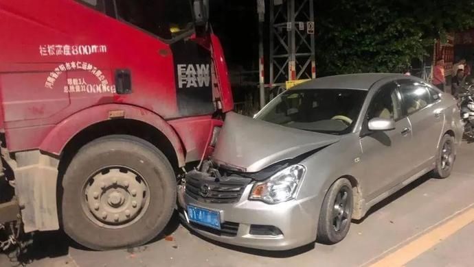  民警|比许幻山还渣？男子醉驾撞车竟把老婆叫来顶包！