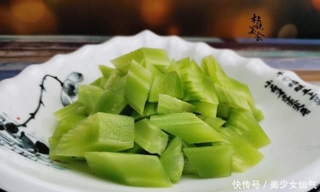 夏季|热量仅次于冬瓜的低卡食材,夏季要常吃,酸爽美味,3分钟上桌