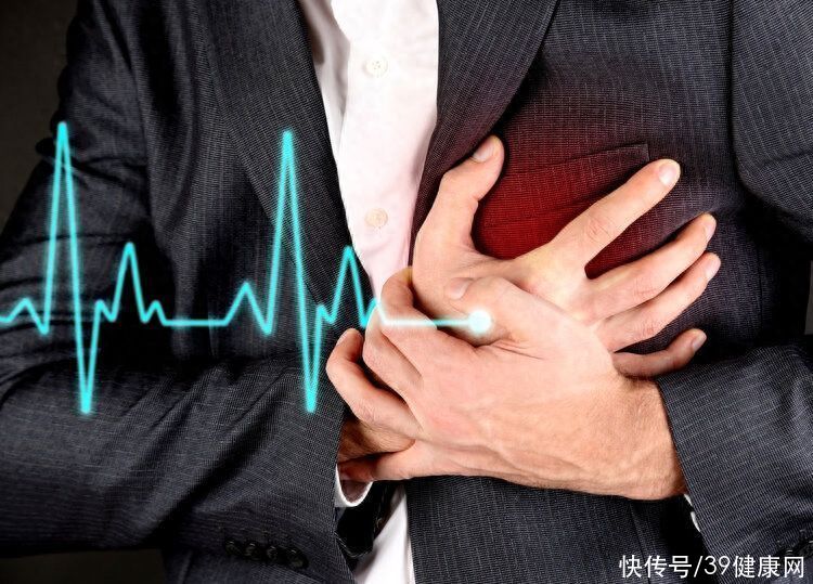 胸口一阵一阵疼是猝死的前兆吗(胸口突然“刺痛”几秒，是猝死前兆还是心脏病预警？告诉你答案)