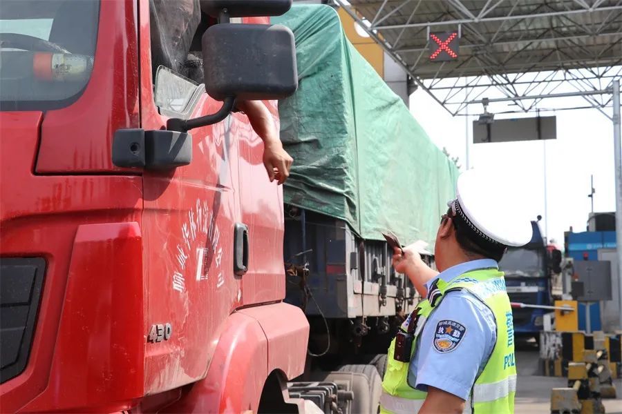  群众|聊城高速交警 | 给人民群众一份稳稳的安全感