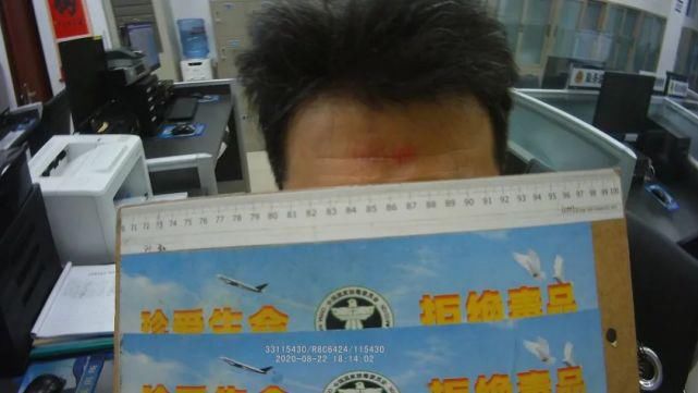 银手镯|新区一男子企图将民警扑倒在地，结果……酒醒后速提“银手镯”