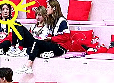  希林|粉丝提醒希林注意体态，谁看到一旁陈卓璇的表情？现场一脸懵