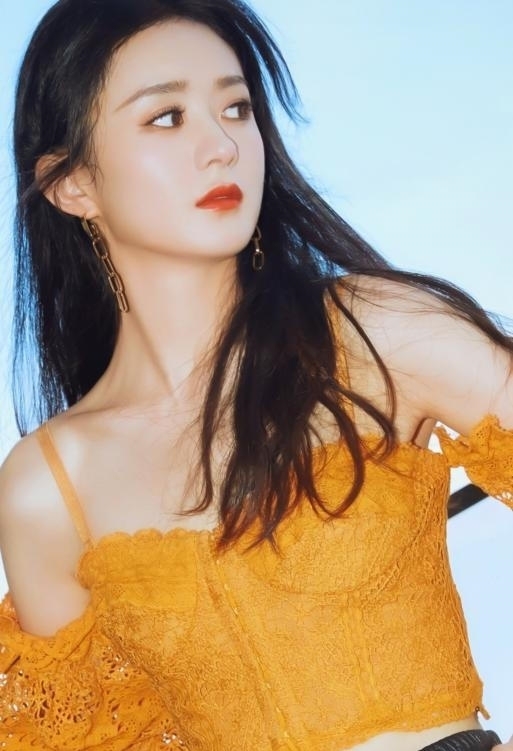 天际|赵丽颖中餐厅发布会路透曝光,和杨紫用同一个造型师,却美出天际