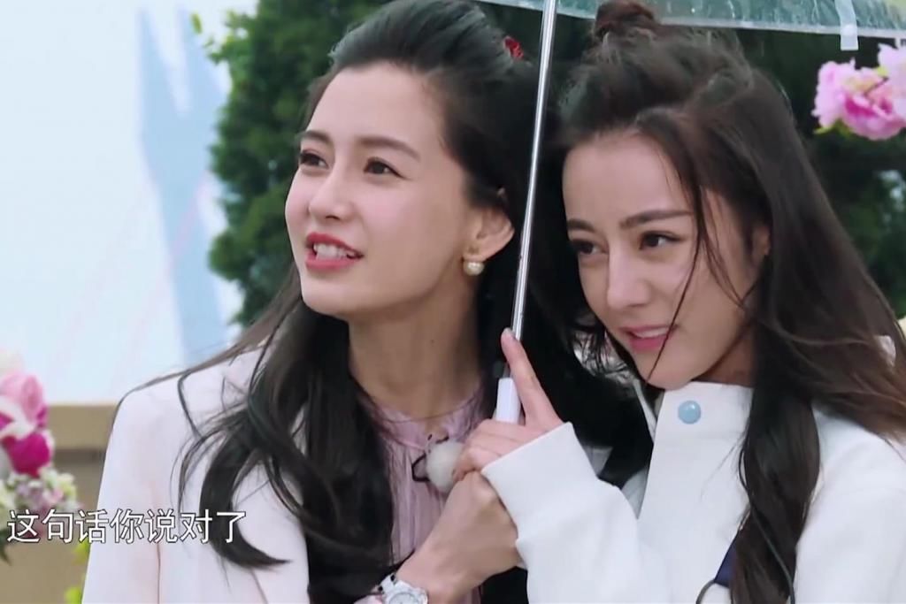  成员|郑恺塞baby嘴里的薯片，她又拿了出来，有人看清薯片被丢哪了吗？