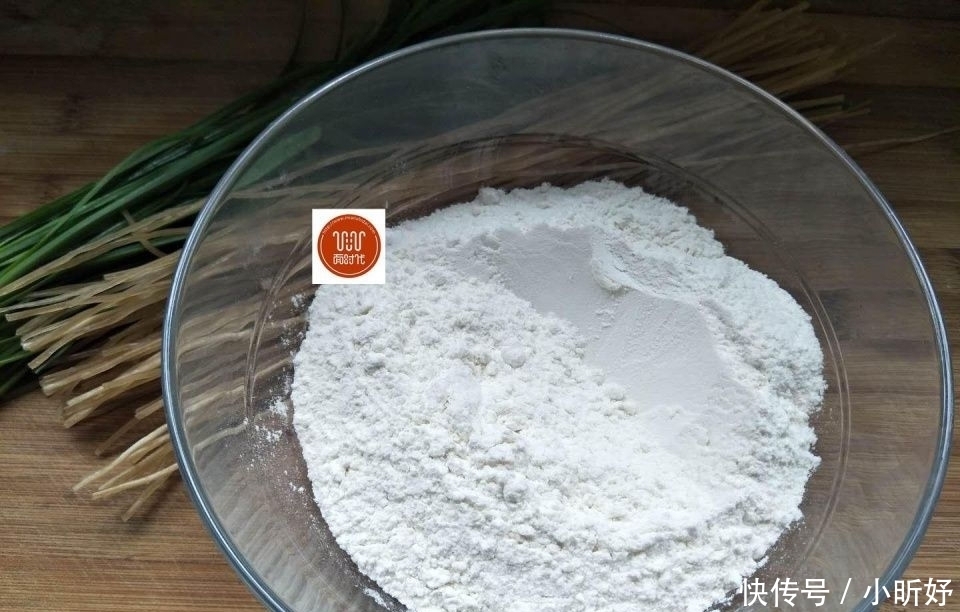 韭菜|做韭菜盒子,教你一招,外酥内鲜,好吃不腻,简单又美味!