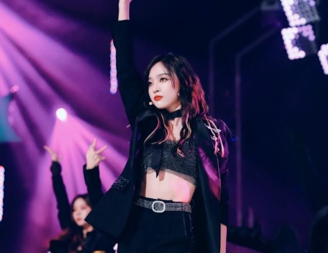  炙热|吴宣仪《炙热的我们》收官，又迎来了新综艺官宣，嘉宾阵容好豪华