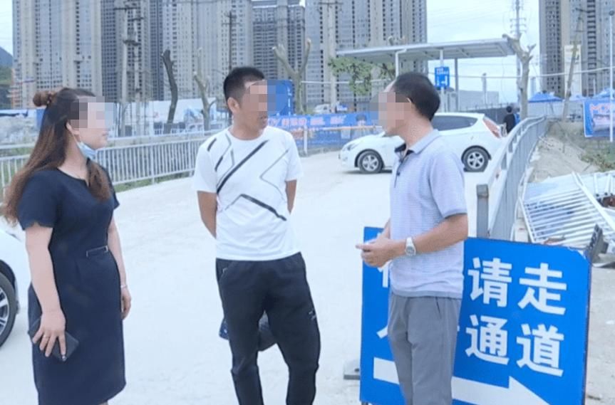  王女士|女子抄近道走停车场通道，被挡杆砸伤嘴唇，物业：不是我们的责任