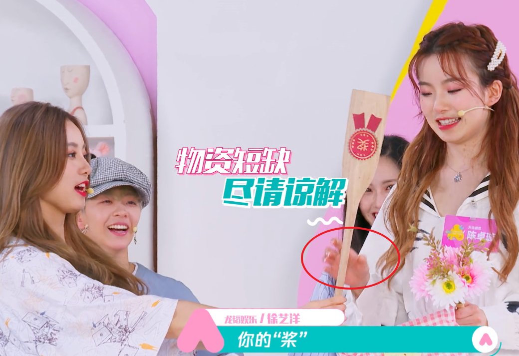  少女|《少女屋》陈卓璇获奖，节目组却没准备礼盒，徐艺洋的做法超暖心