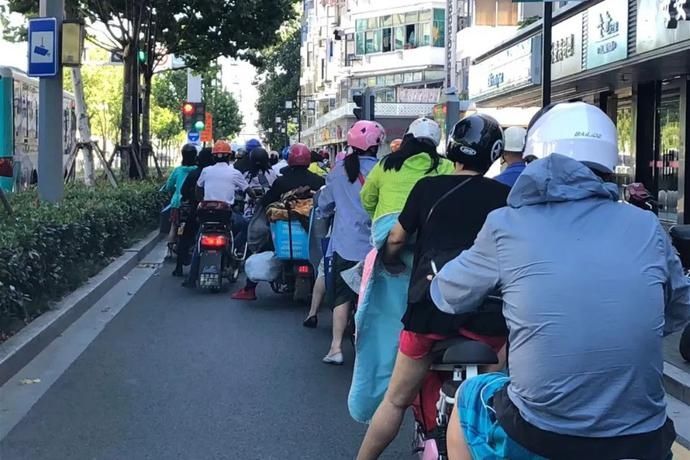  实拍|实拍！通告实施首日