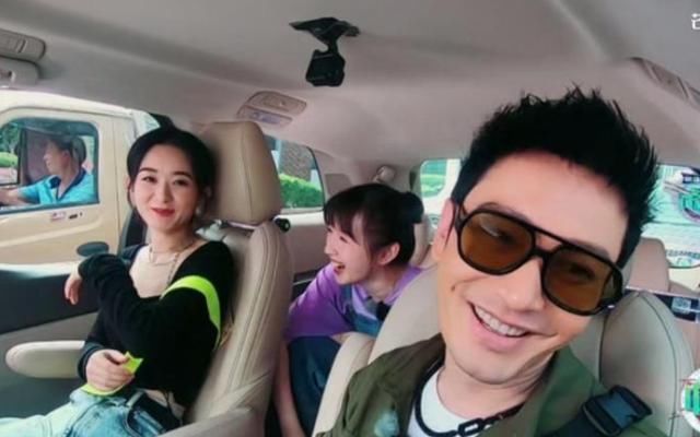  赵丽颖|赵丽颖《中餐厅》秀恩爱！黄晓明提起冯绍峰，满脸通红喊baby回击