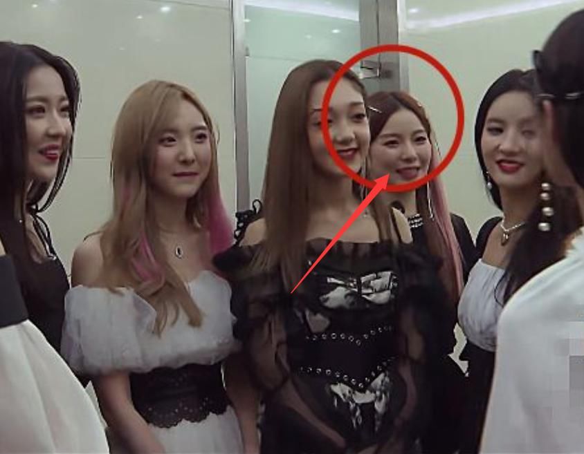 真实|孟美岐和陈卓璇真实关系如何?搂张艺凡、刘些宁后扭头瞬间被发现了