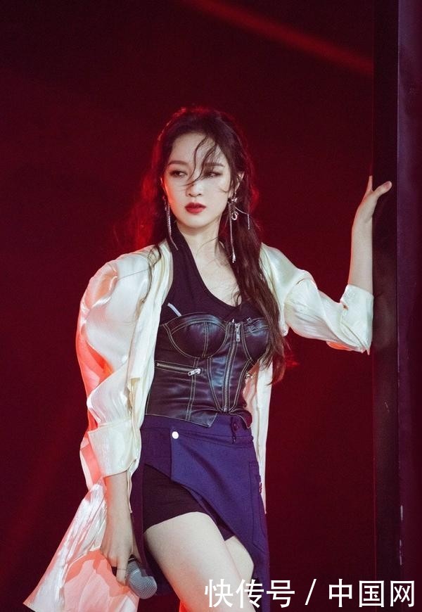  在线|意难平！孟佳颜值在线唱跳俱佳，出道十年却偏偏差点运气