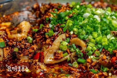 排队|昆明排队三十年老店,15张桌子,“镇店之宝”每天卖半吨