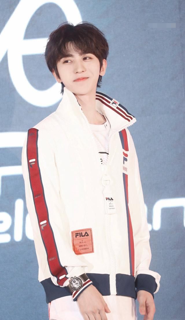  习生|蔡徐坤品牌活动饭拍，运动风学长坤上线！你的“夏日情人”来袭