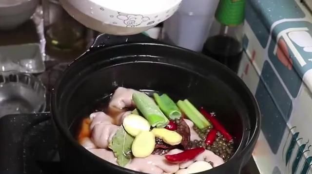  好吃|卤肥肠，肉质鲜嫩，自己做健康卫生，比外面买的好吃三倍